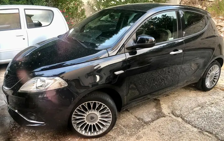 Lancia Ypsilon 2016 photo 2