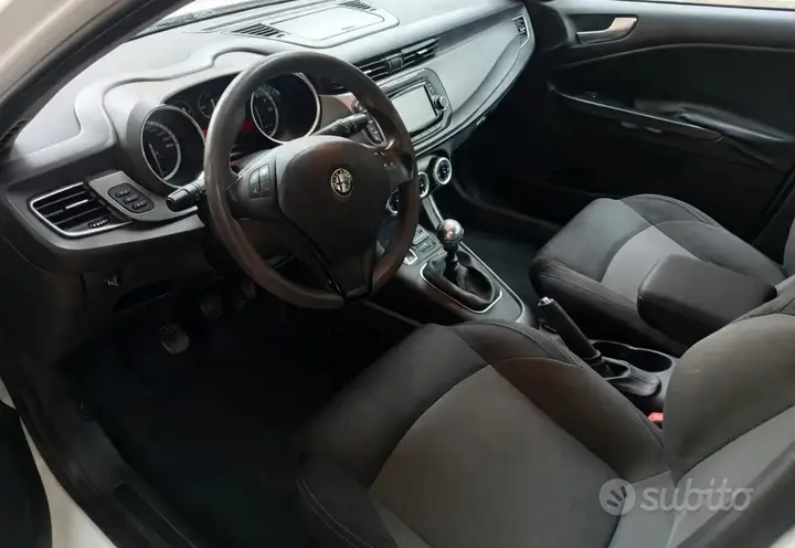 Alfa Romeo Giulietta 2015 photo 5