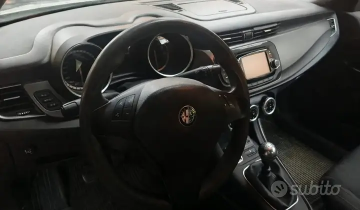 Alfa Romeo Giulietta 2015 photo 3