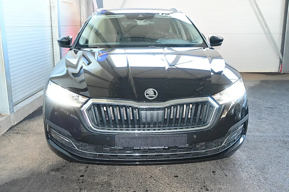 Skoda Octavia 2023 photo 2