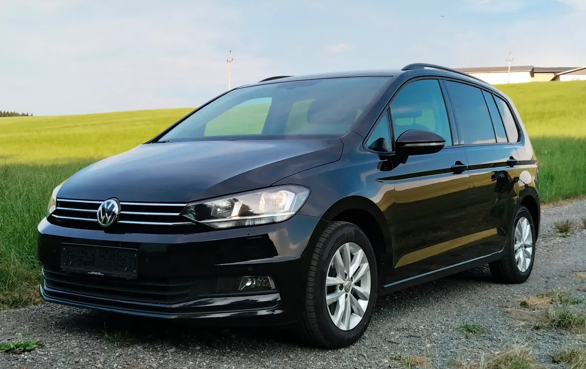 Volkswagen Touran 2018 photo 2