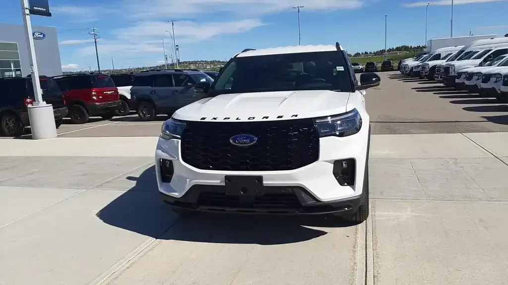 Ford Explorer 2026 photo 3
