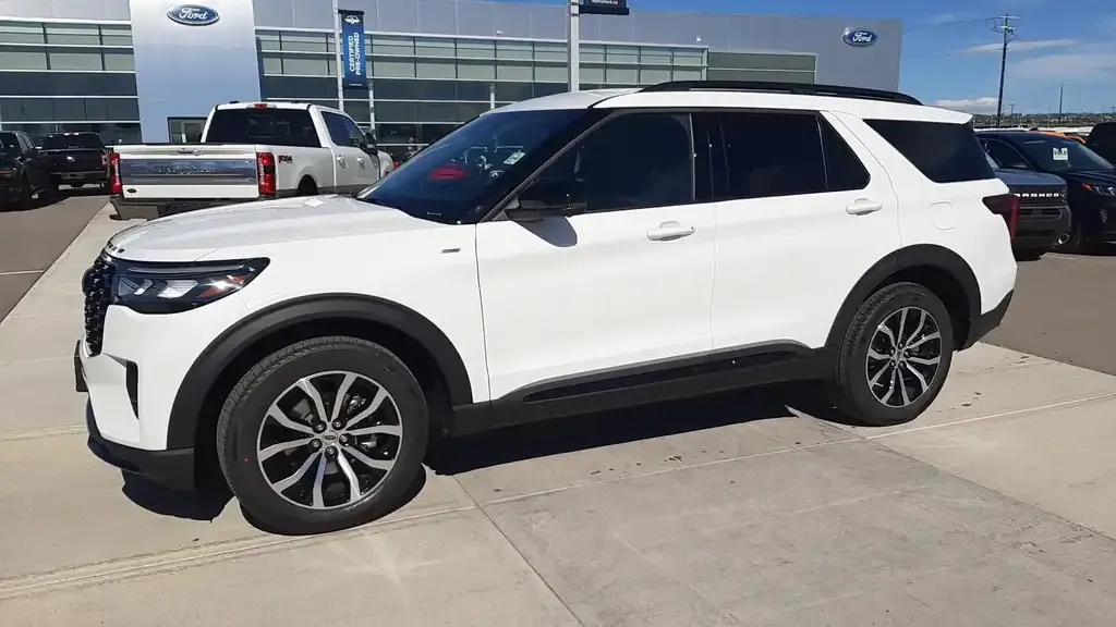 Ford Explorer 2026 photo 4