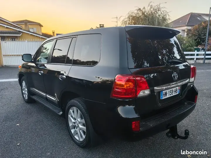 Toyota Land Cruiser 2012 photo 3