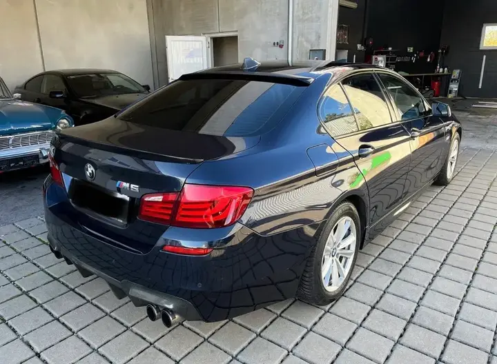 BMW 5 Series 2011 photo 2