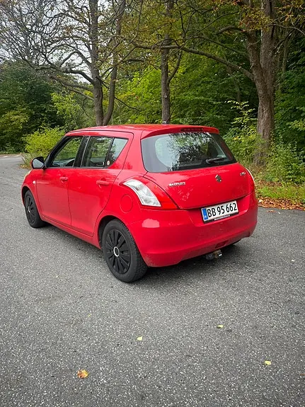 Suzuki Swift 2011 photo 2