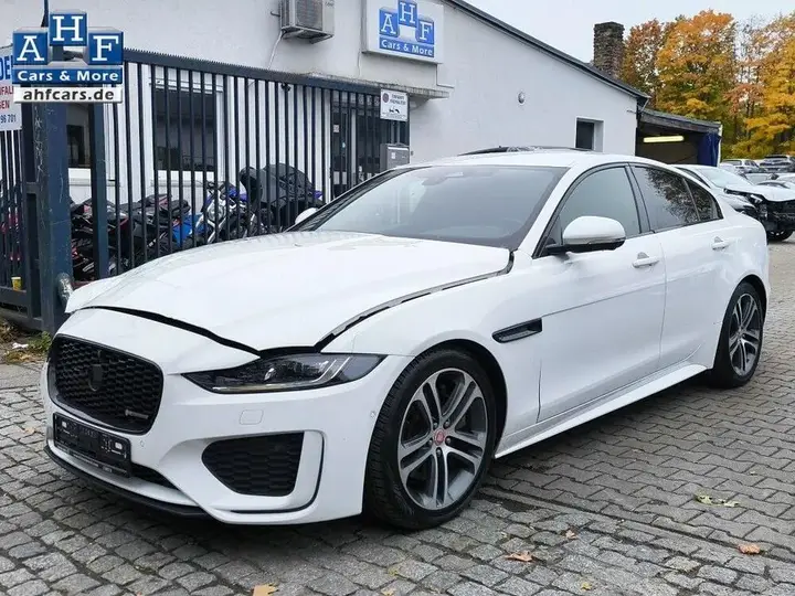Jaguar Xe