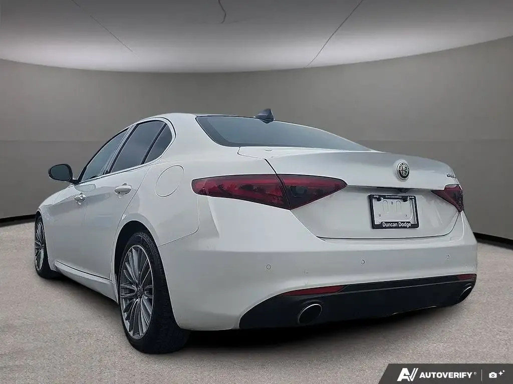 Alfa Romeo Giulia 2017 photo 4