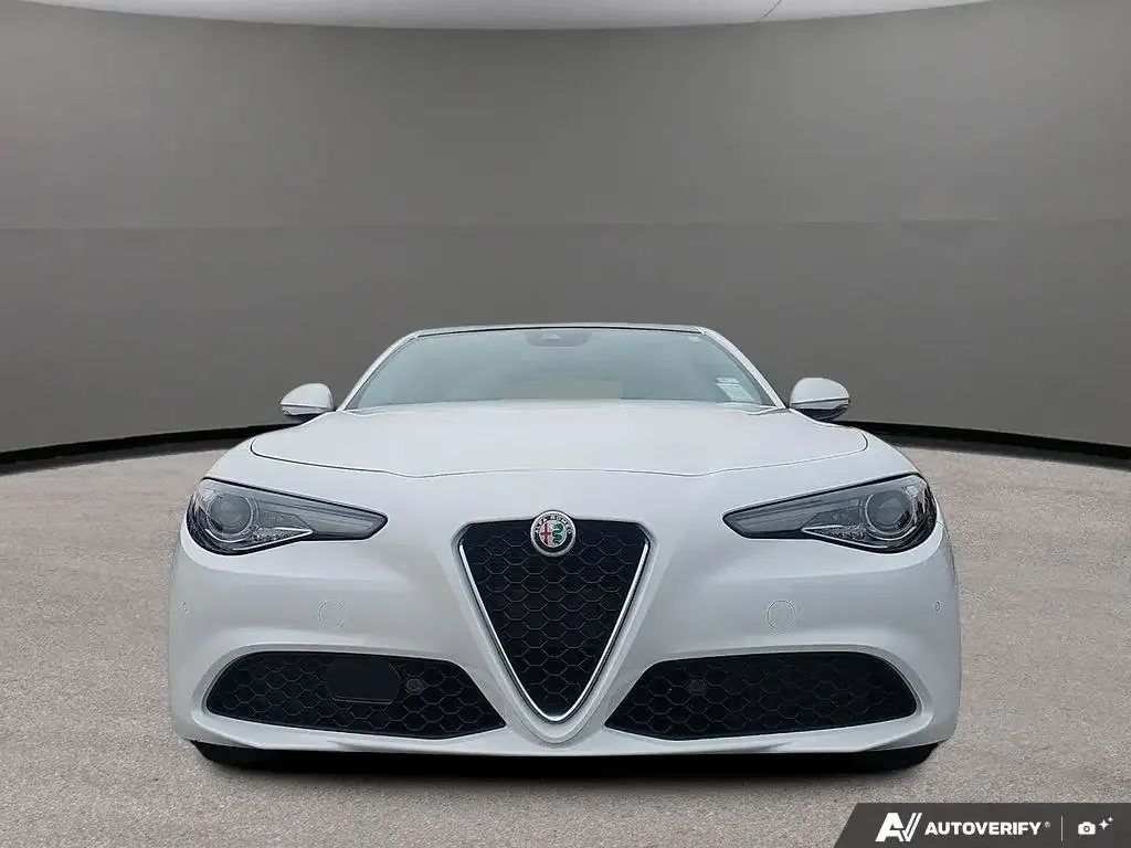 Alfa Romeo Giulia 2017 photo 2