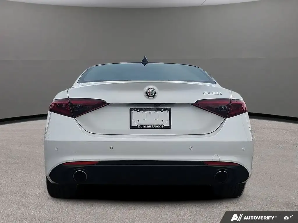 Alfa Romeo Giulia 2017 photo 5