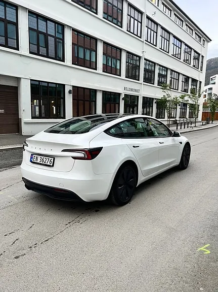Tesla Model 3 2025 photo 4