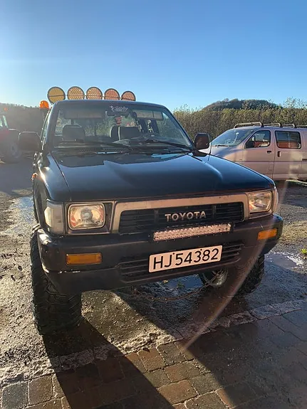 Toyota Hilux 1989 photo 3