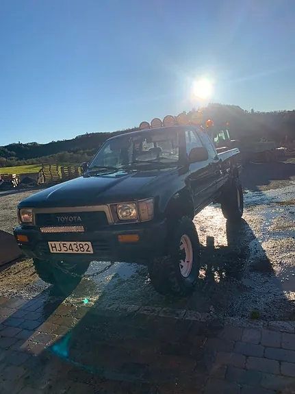 Toyota Hilux 1989 photo 2