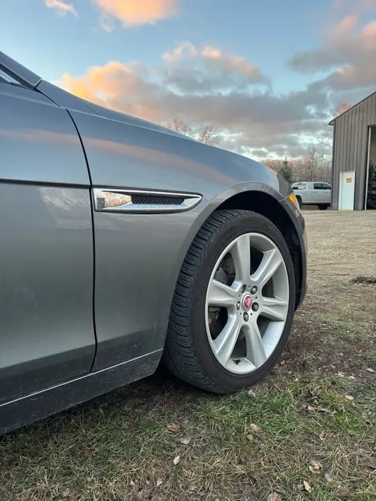 Jaguar Xe 2018 photo 2