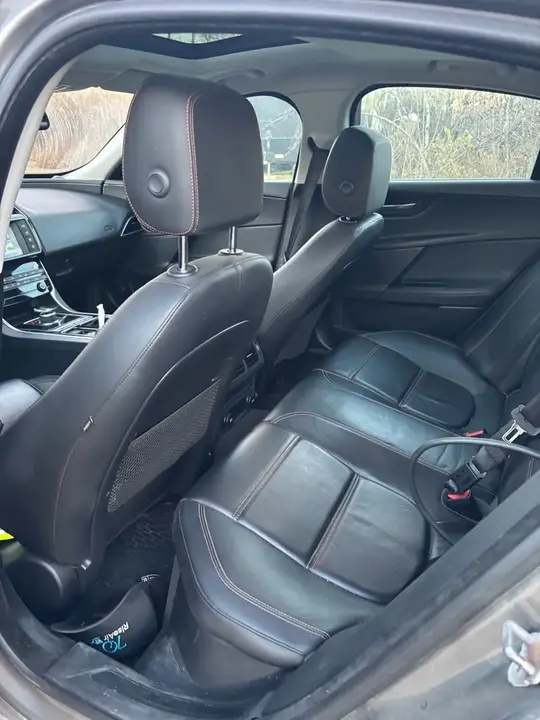 Jaguar Xe 2018 photo 5