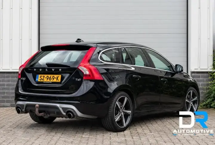 Volvo V60 2018 photo 2
