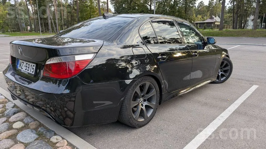 BMW E60 2005 photo 4