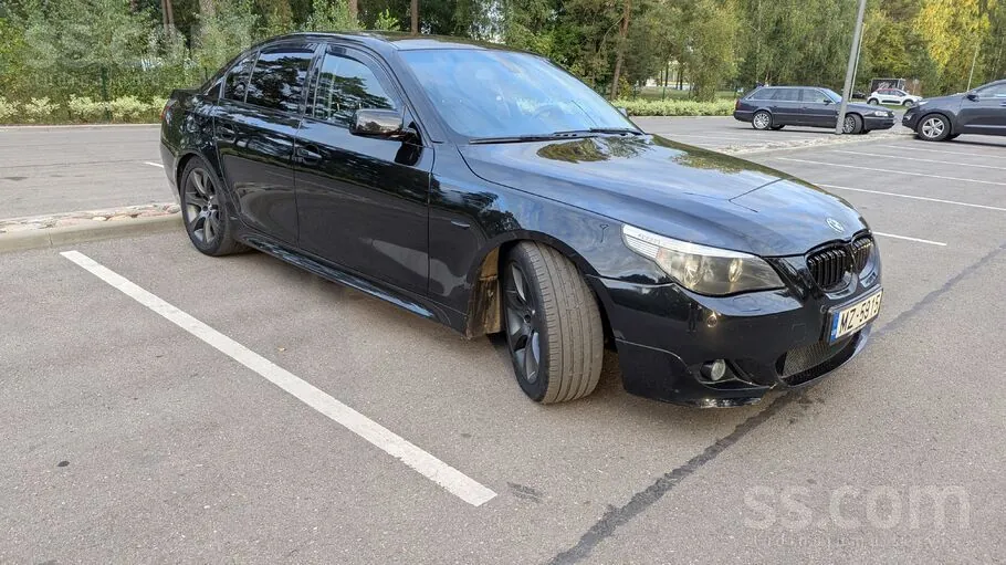 BMW E60 2005 photo 2