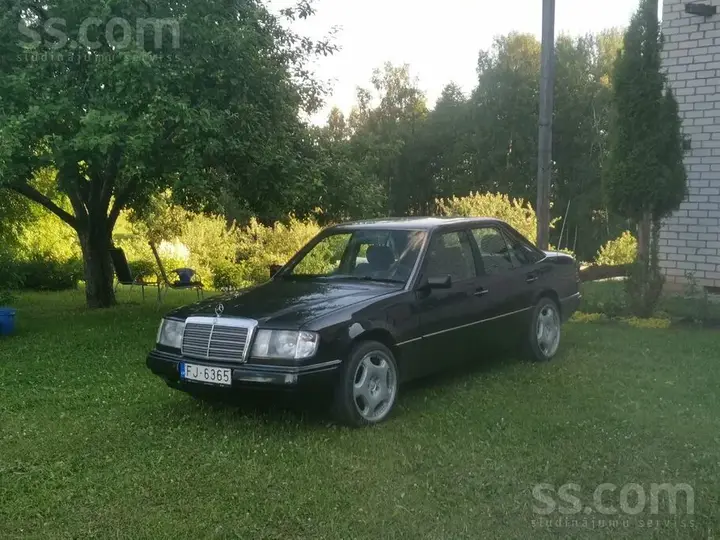 Mercedes-Benz E250 1990 photo 5