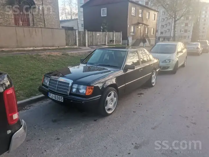 Mercedes-Benz E250 1990 photo 3
