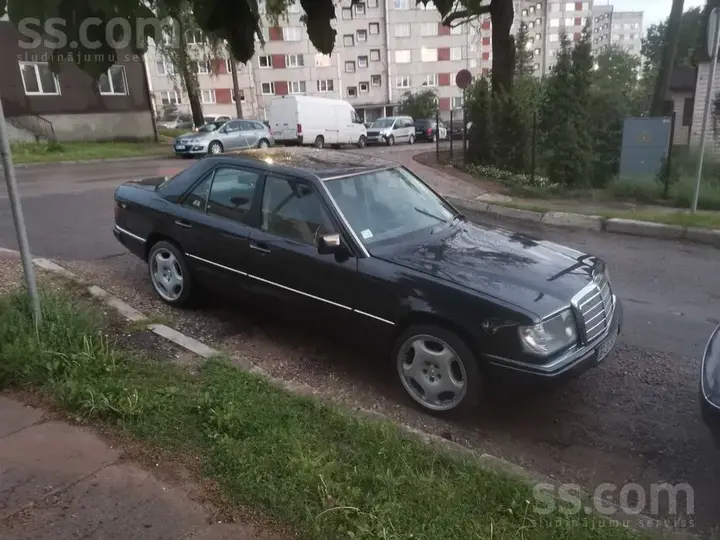Mercedes-Benz E250 1990 photo 4