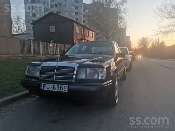 Mercedes-Benz E250 1990 photo 2