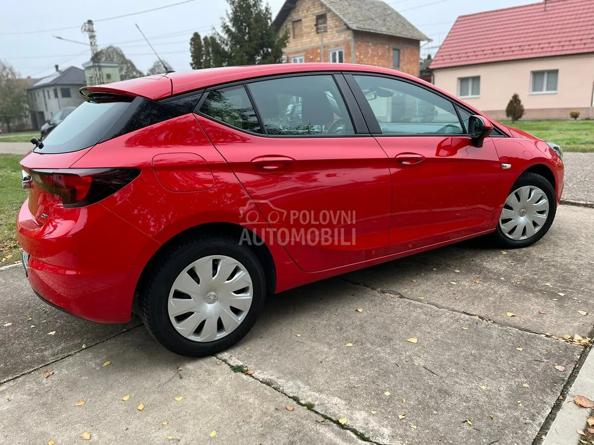 Opel Astra K 2018 photo 4