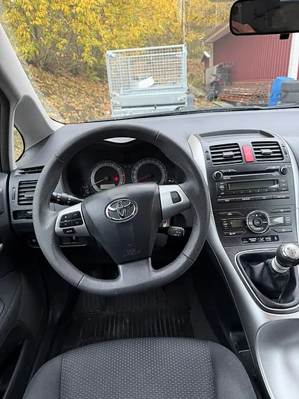 Toyota Auris 2012 photo 5