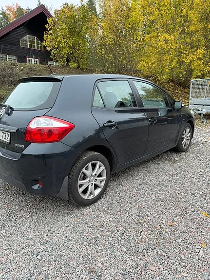 Toyota Auris 2012 photo 2