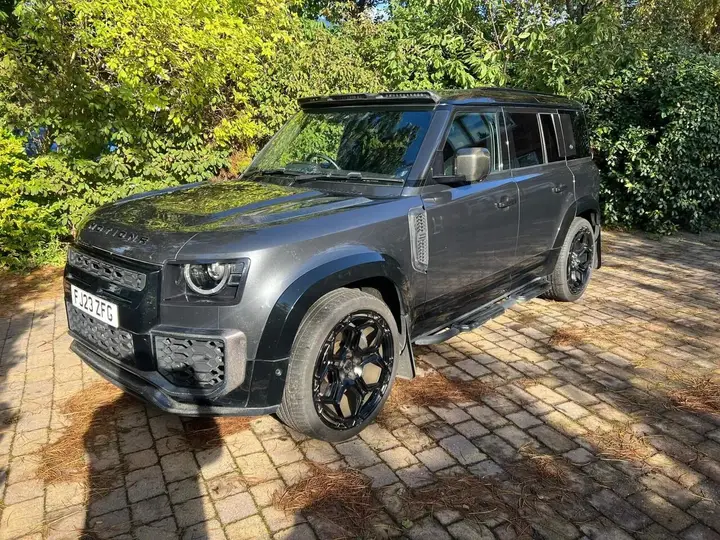 Land Rover Defender 110 2023 photo 2