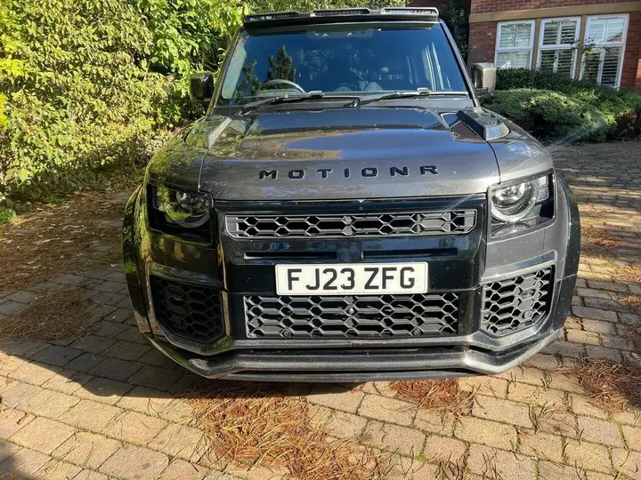 Land Rover Defender 110 2023 photo 5