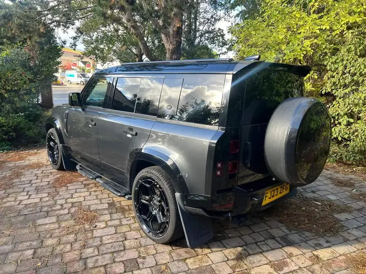 Land Rover Defender 110 2023 photo 4