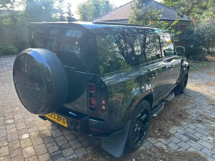 Land Rover Defender 110 2023 photo 3