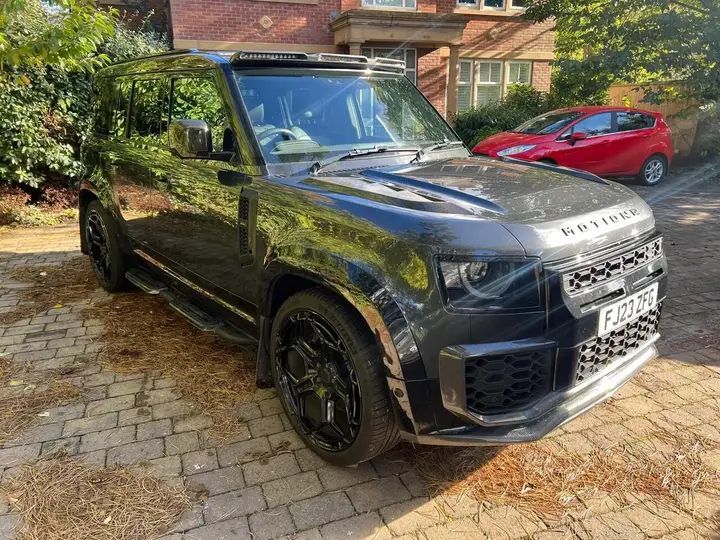 Land Rover Defender 110