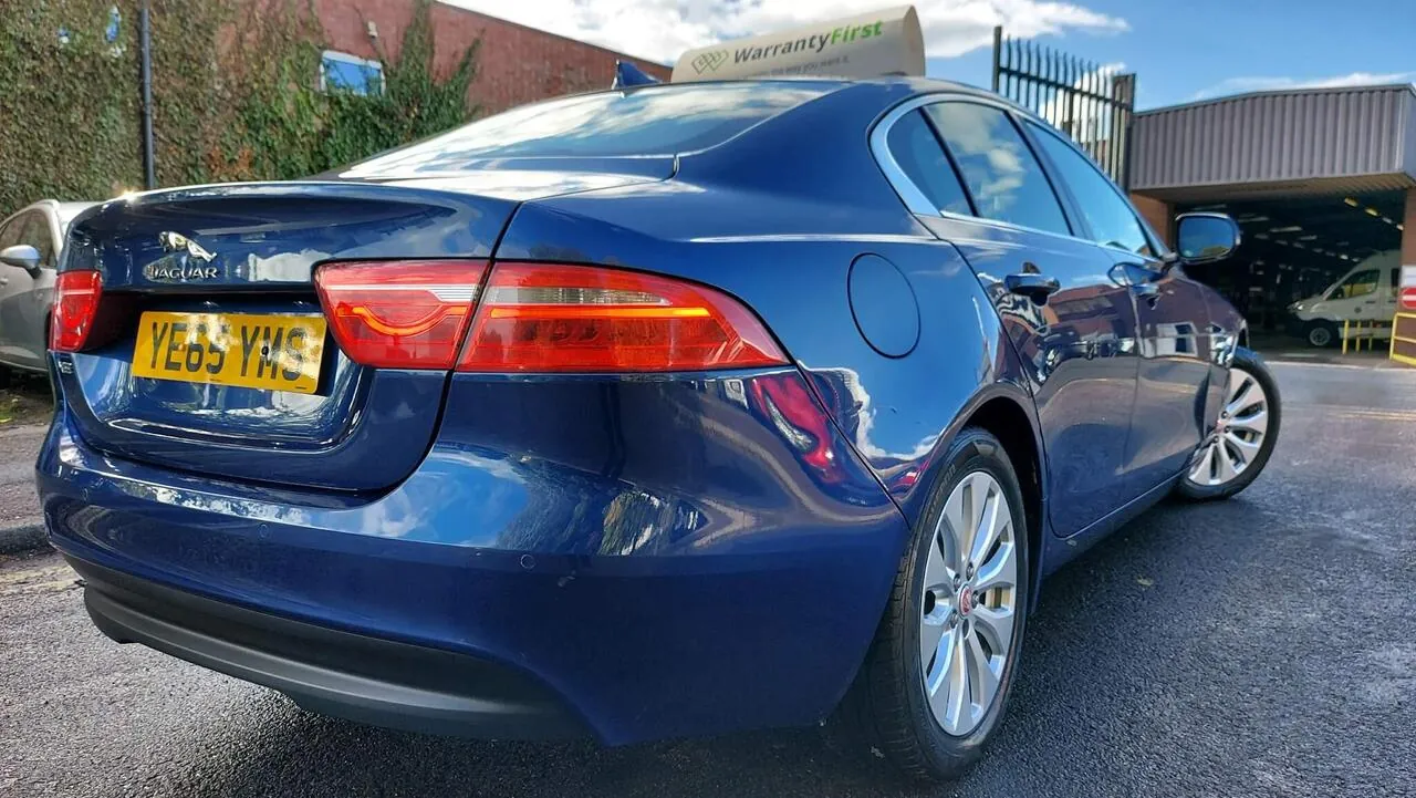 Jaguar Xe 2015 photo 3