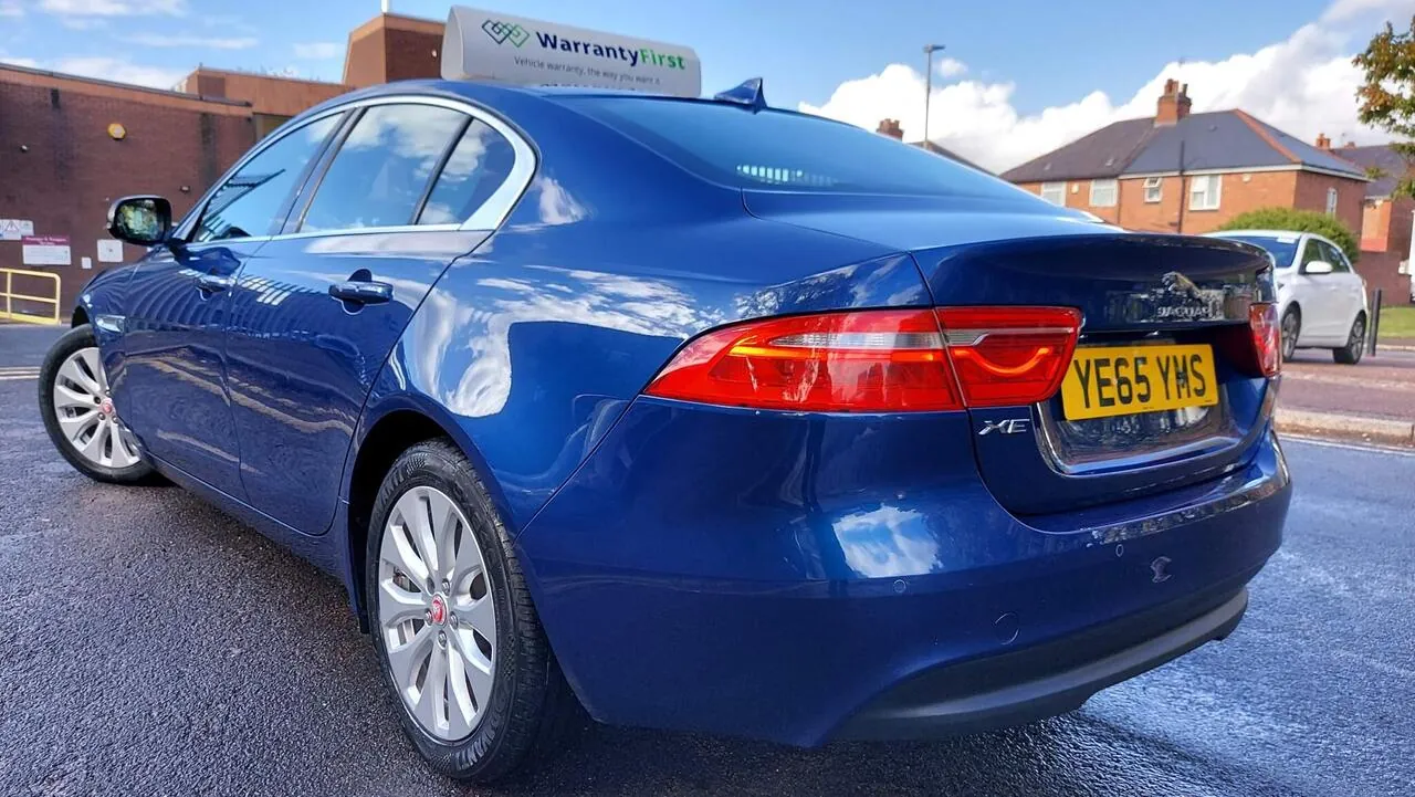 Jaguar Xe 2015 photo 4
