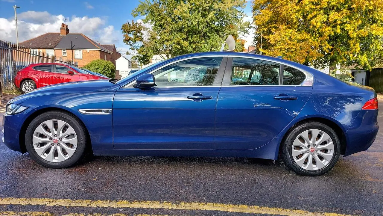 Jaguar Xe 2015 photo 5