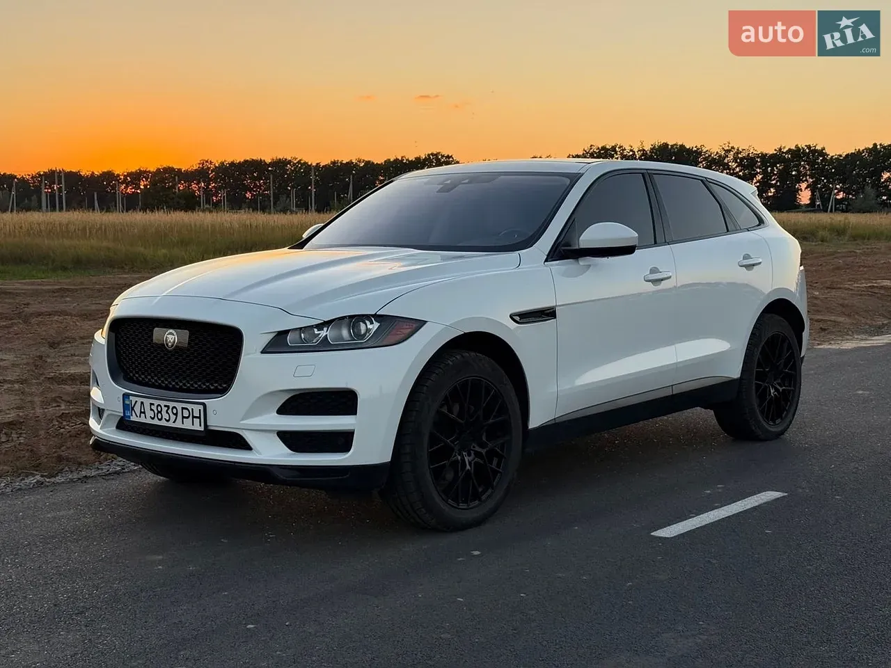 Jaguar F-Pace 2018 photo 2