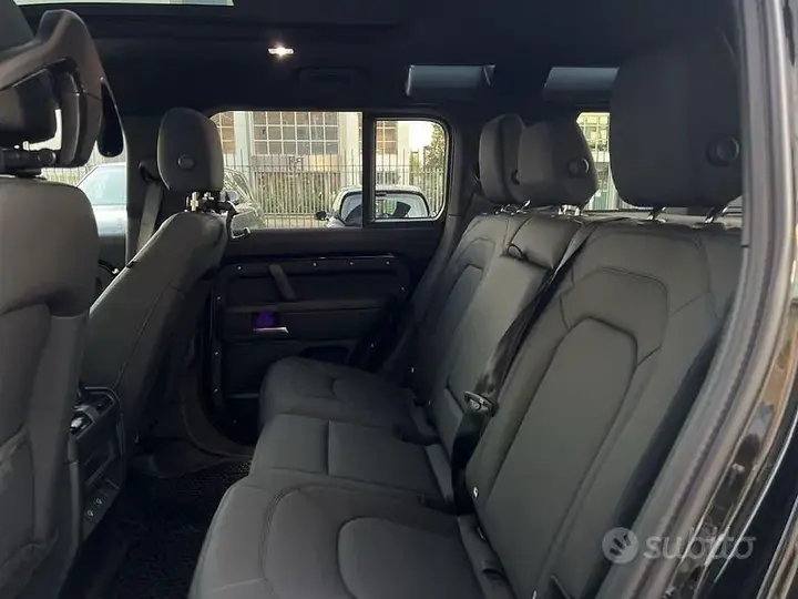 Land Rover Defender 2024 photo 5