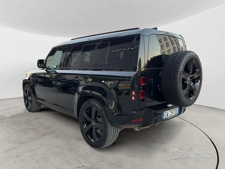 Land Rover Defender 2024 photo 2