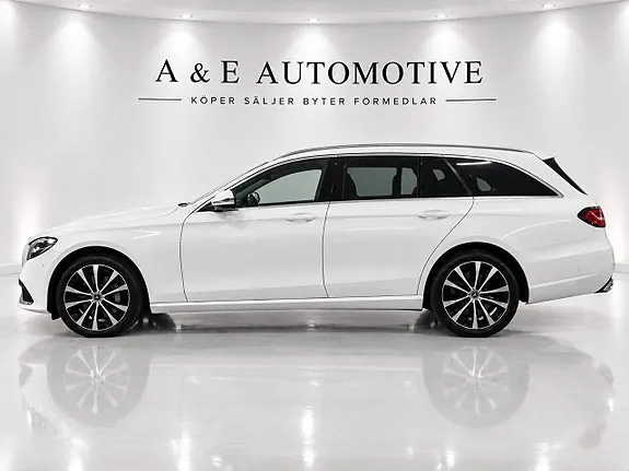Mercedes-Benz E300 2022 photo 2