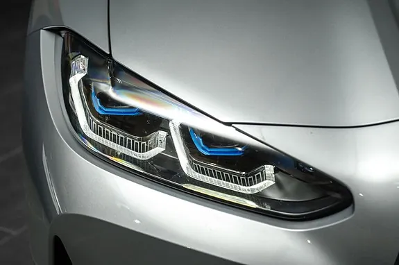 BMW M4 2022 photo 4