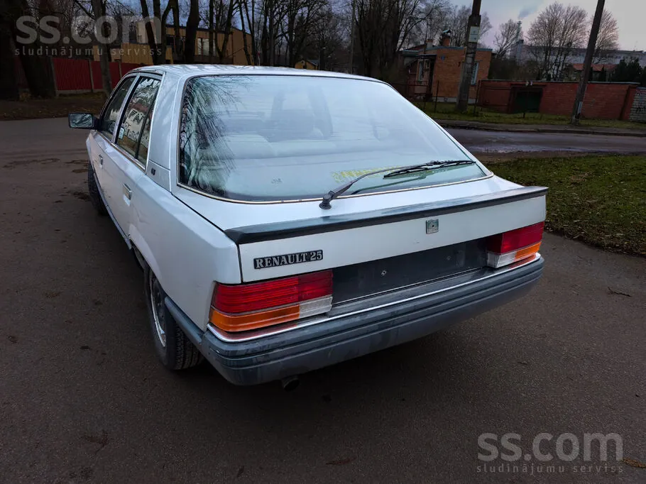 Renault 25 1986 photo 3