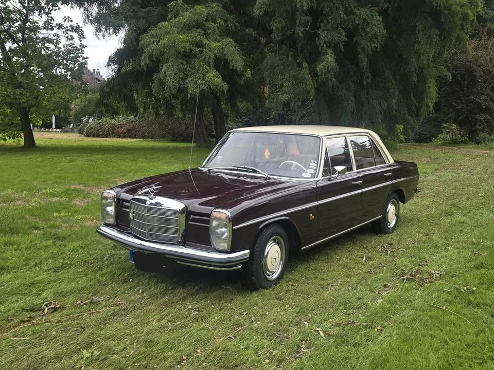 Mercedes-Benz 220D