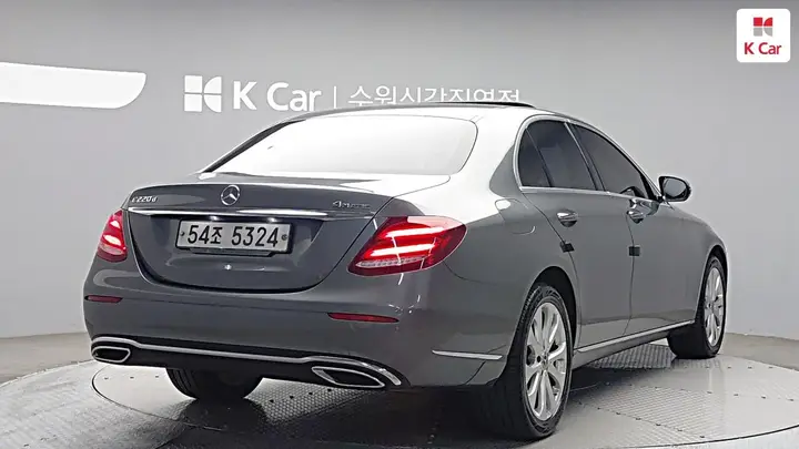 Mercedes-Benz E-Class 2017 photo 4