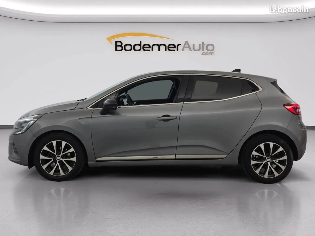 Renault Clio 2023 photo 2