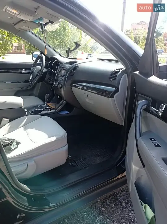 Kia Sorento 2010 photo 2