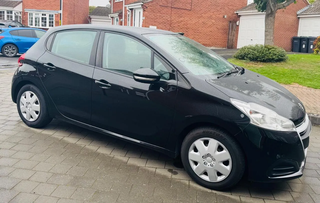 Peugeot 208 2016 photo 3