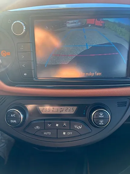 Toyota Yaris 2015 photo 5