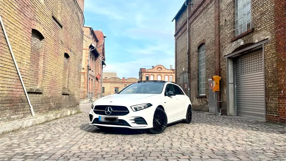 Mercedes-Benz A250E